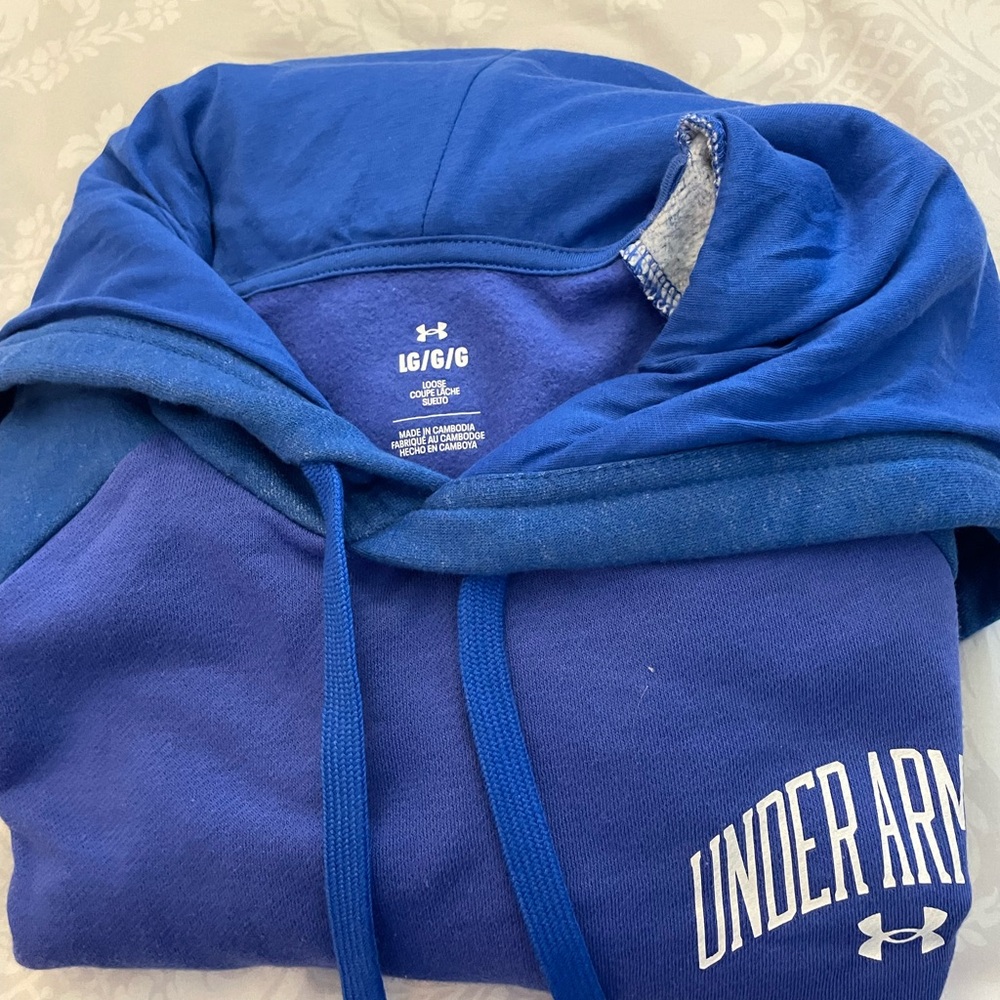 Under Armour men’s Royal Blue Pullover Hoodie with White Logo